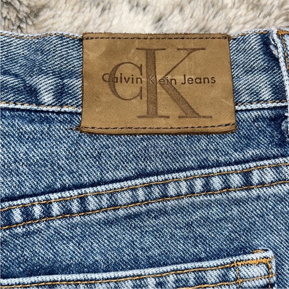 Vintage handcrafted Calvin Klein distressed jean shorts - Picture 6 of 7